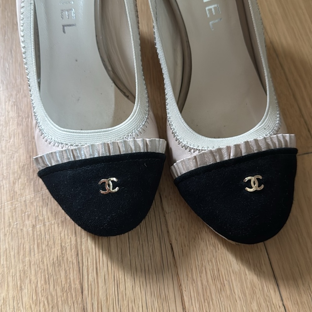 CHANEL Black and Cream Heels